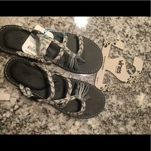 NWT Vines Sandals